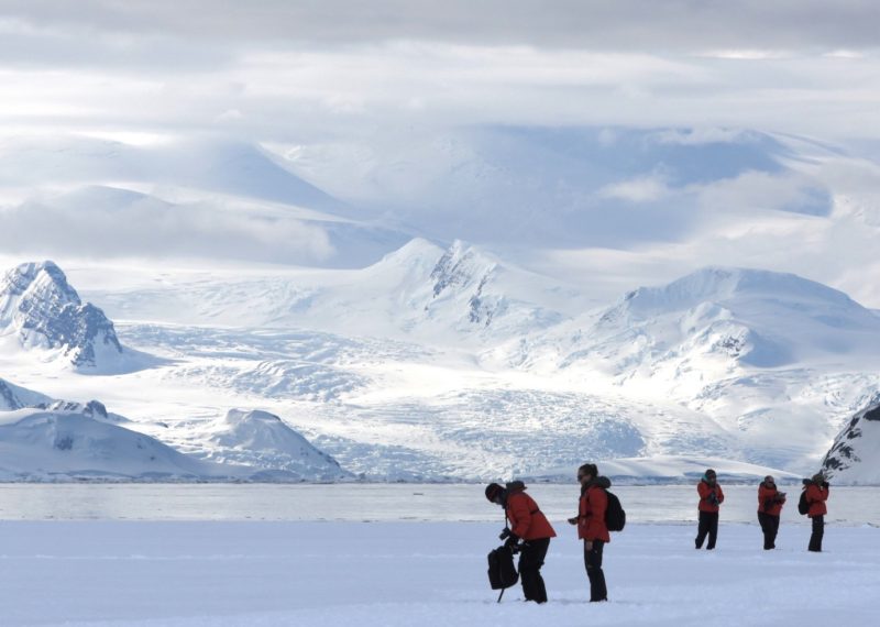 peolple walking in the ice in the Arctic