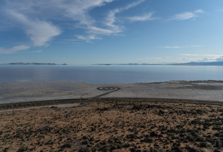 Robert Smithson, Spiral Jetty (1970).
Great Salt Lake, Utah, USA.
Mud, precipitated salt crystals, rocks, water.
1,500 ft. (457.2 m) long and 15 ft. (4.6 m) wide.
Collection Dia Art Foundation.
Photograph: William T. Carson, 2020 © Holt/Smithson Foundation and Dia Art Foundation / Licensed by Artists Rights Society, New York